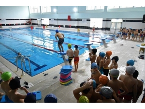 Yüzme Kursları İle Boğulma Vakalarının Önüne Geçmeye Çalışıyorlar