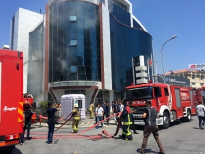 Başakşehir’de Korkutan Yangın Havadan Görüntülendi