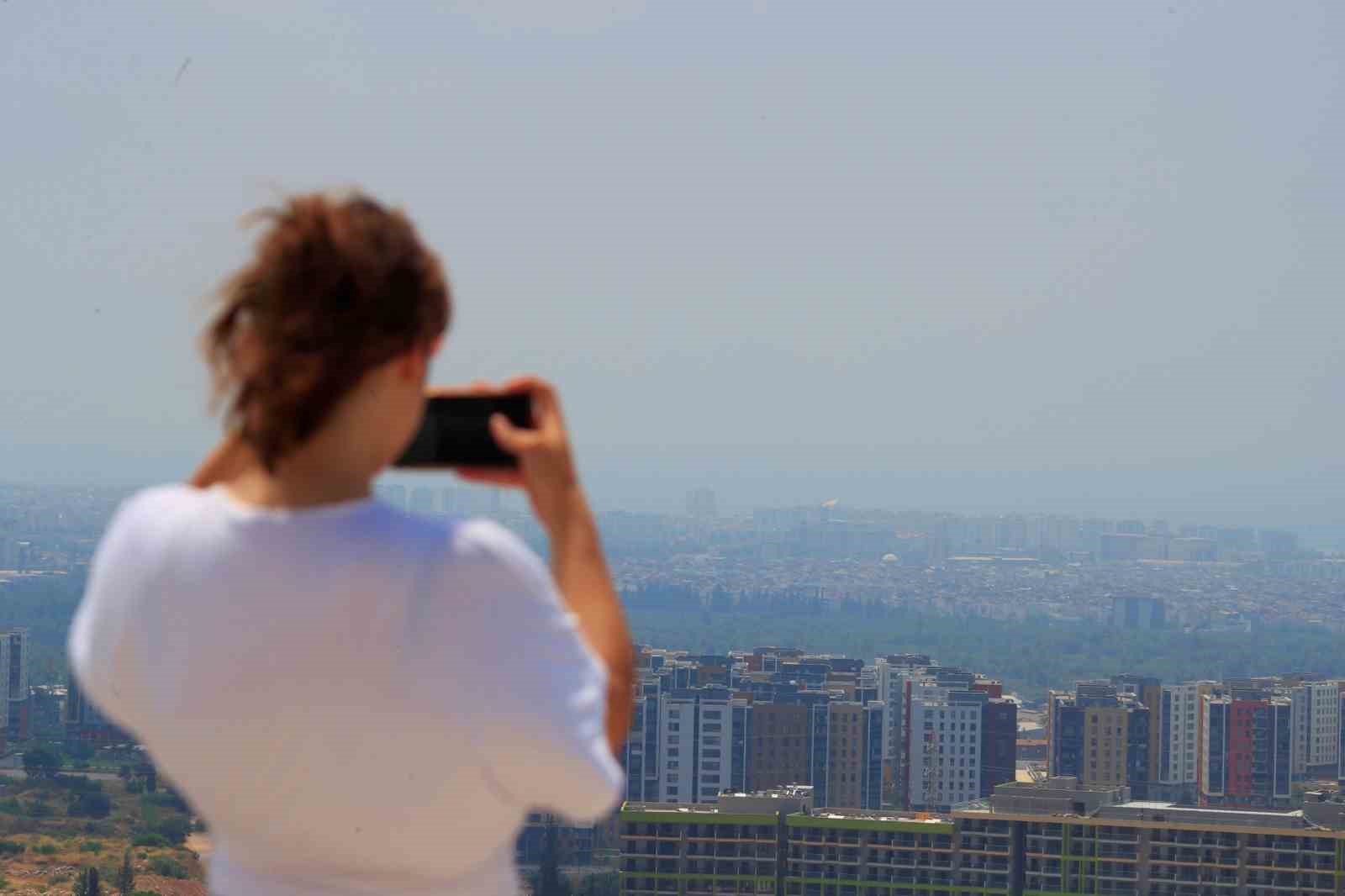 antalya-da-nem-yuzde-86-lara-ulasti-kentin-uzeri-nem-bulutlari-ile-kaplandi