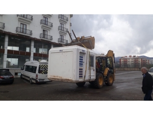 Bingöl’de 17 Metruk Ve 25 Kaçak Yapı Yıkıldı