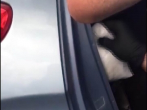 Uyuşturucuyu Yakalatmamak İçin Arka Koltuklara Zulaladılar