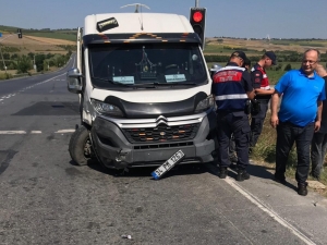 Arnavutköy’de İki Araç Kafa Kafaya Çarpıştı: 4 Yaralı