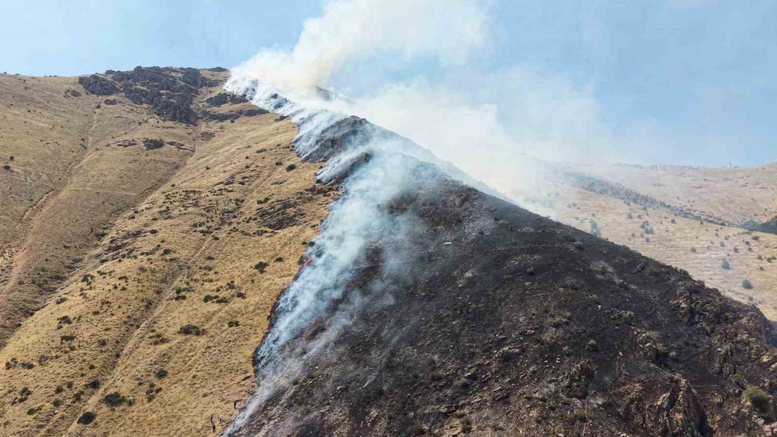 elazig-da-daglik-alandaki-yangina-mudahale-suruyor