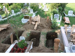 Selde Hayatını Kaybeden Anne Ve 2 Kızı Son Yolculuklarına Uğurlandı