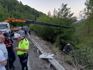 Antalya’da Tur Midibüsü Devrildi: 1’i Ağır 20 Turist Yaralı