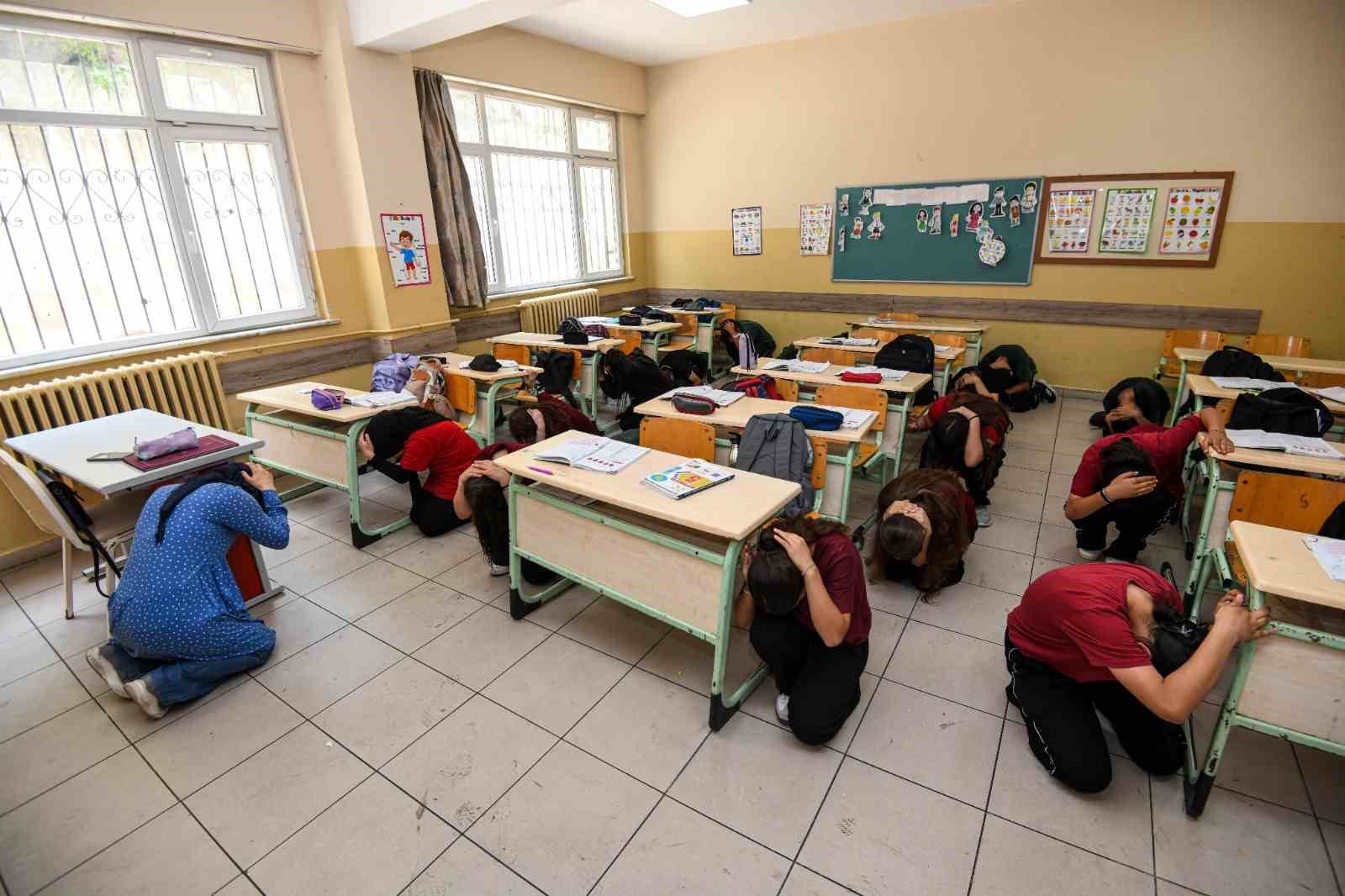 osmangazi-belediyesi-nden-okullarda-afet-bilinci-calismasi