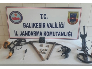 Kaçak Kazı Yapan Definecilere Suçüstü