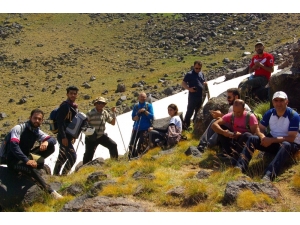 Dağcılar, Türkiye’nin Volkanik En Yüksek İkinci Dağı Olan Süphan Dağı’nın Zirvesinde Buluştu
