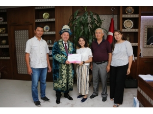 Rektör Ünal, Kazak Öğrencileri Ağırladı