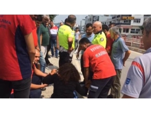 İntihar İçin Köprüye Çıkan 15 Yaşındaki Kız Son Anda Kurtarıldı