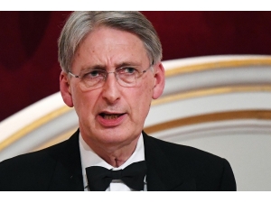 İngiltere Maliye Bakanı Hammond İstifa Etti