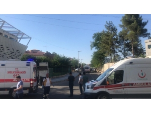 Diyarbakır Yenişehir İlçe Emniyet Müdürlüğü Şehitler Polis Merkezi Amirliği Önünde Bekleyen Zırhlı Polis Aracına Kimliği Belirsiz Kişi Veya Kişiler Tarafından El Yapımı Patlayıcı (Eyp) Ve Silah İle Saldırı Düzenlendi. Saldır