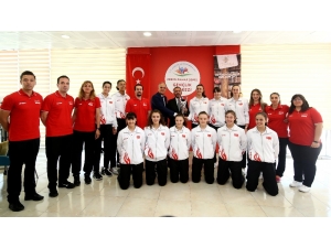 Namağlup Altın Kızlar, Bakan Kasapoğlu İle Buluştu