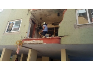 Klima Motoru Patladı Ev Savaş Alanına Döndü: 1 Yaralı