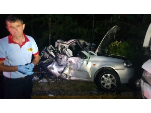 Otomobil Tomruk Yüklü Kamyonla Çarpıştı: 2 Ölü, 2 Yaralı