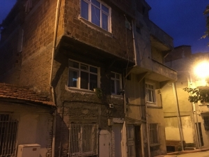 2 Yaşındaki Çocuk Pencereden Beton Zemine Düştü