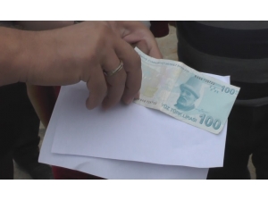 Kurban Pazarında Polis Sahte Parayı Uygulamalı Anlattı