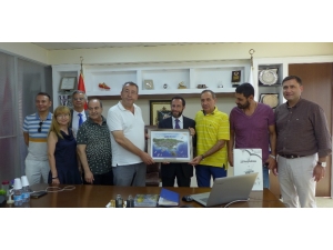 İtalya’nın İzmir Konsolosu, Kuşadası Ticaret Odası’nı Ziyaret Etti