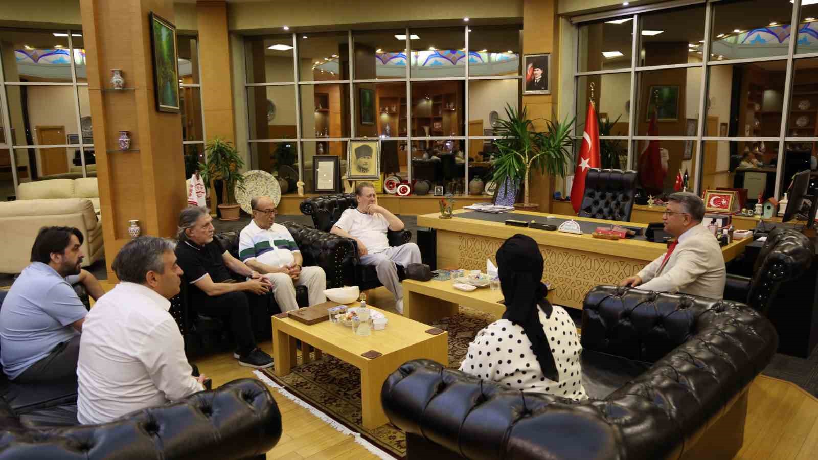 ahmet-ozhan-dan-dpu-ye-ziyaret-kutahya-nin-mevlevi-ve-tasavvufi-ruhu-konusuldu