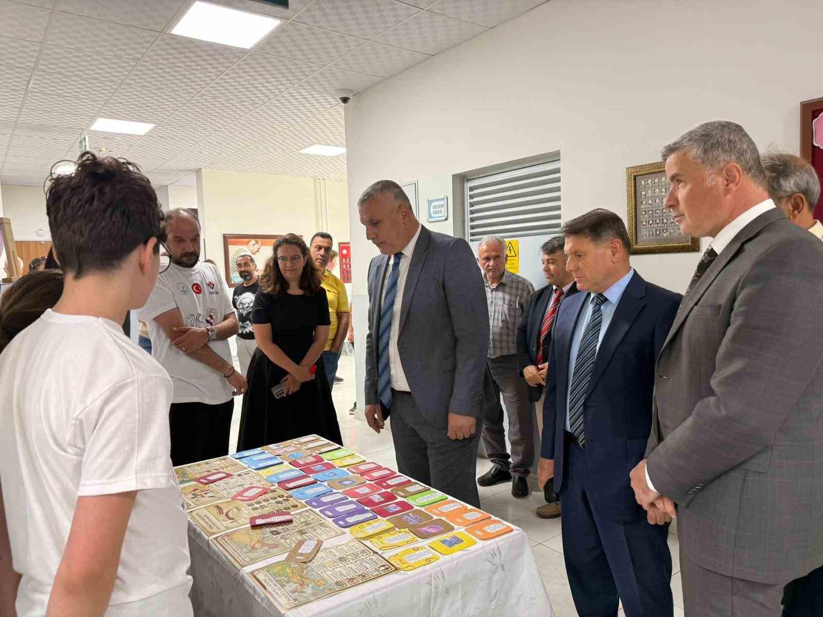 burhaniye-de-tubitak-4006-a-bilim-fuari-duzenlendi