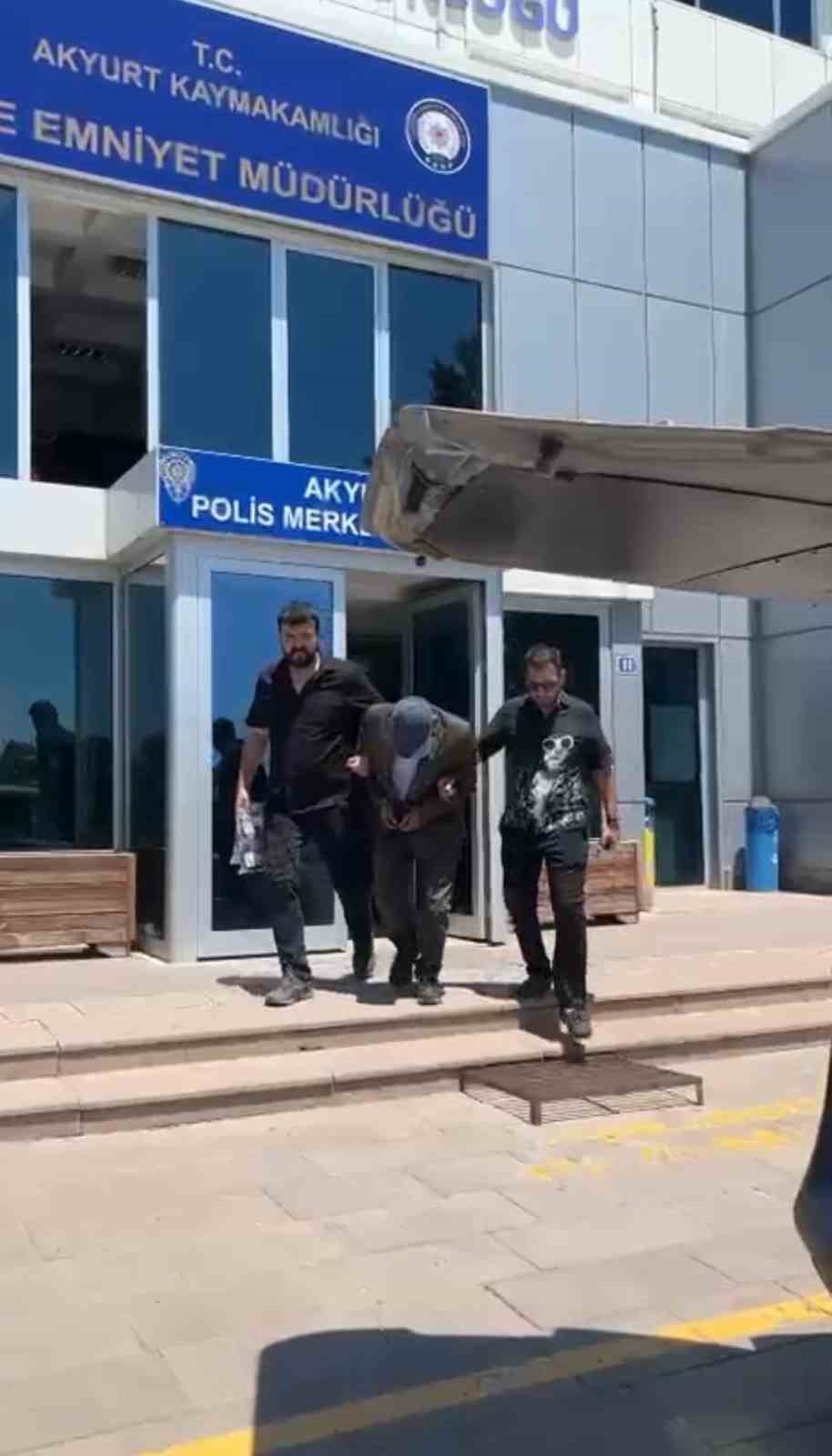 ankara-da-esini-bicakla-olduren-zanli-yakalandi