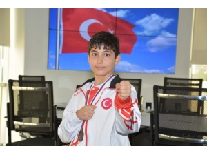 Aliağa’nın Altın Çocuğu Doğan Egecan Başarıya Doymuyor