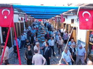 Bu Çarşıdaki Tüm Esnaf Kadın