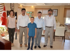 Bursluluk Sınavı Türkiye Birincisi Şehzadeler Merkez İmam Hatip Ortaokulu’ndan