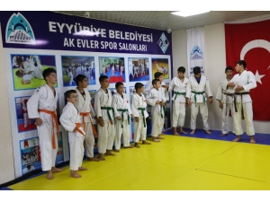 Gençlerden Kuş’a Teşekkür