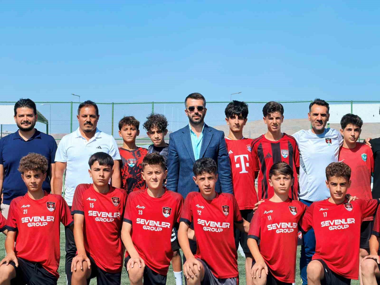 baskan-ozgur-irec-ilhan-genc-sporcularla-bulustu