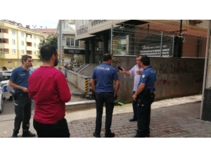 Parasını İsteyen Alacaklının Kafasını Kaldırım Taşıyla Yardı