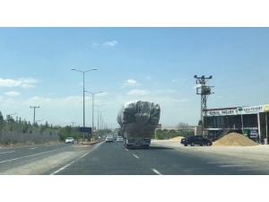 Kapasitelerinin Üstünde Yük Taşıyan Kamyonların Tehlikeli Yolculuğu