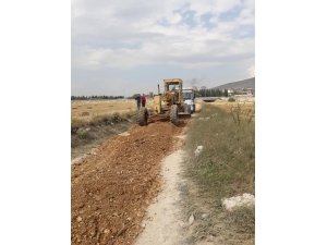 Altıntaş’ta Tarım Arazilerine Giden Yollarda Bakım Ve Onarım Çalışmaları