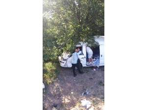 Erikli-keşan Arasında Yoldan Çıkan Araçta 2 Kişi Yaralandı