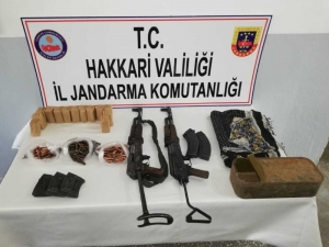 Şemdinli’de Silah Ve Mühimmat Ele Geçirildi