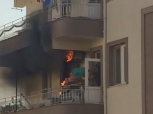Balkondaki Klimadan Çıkan Yangın Büyümeden Söndürüldü