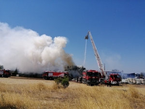Fabrika Yangını Kontrol Altına Alındı