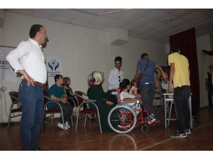 Özel Bireyler, Toplu Taşıma Ve Parklarda Yaşanan Sorunları Sahnede Anlatacak