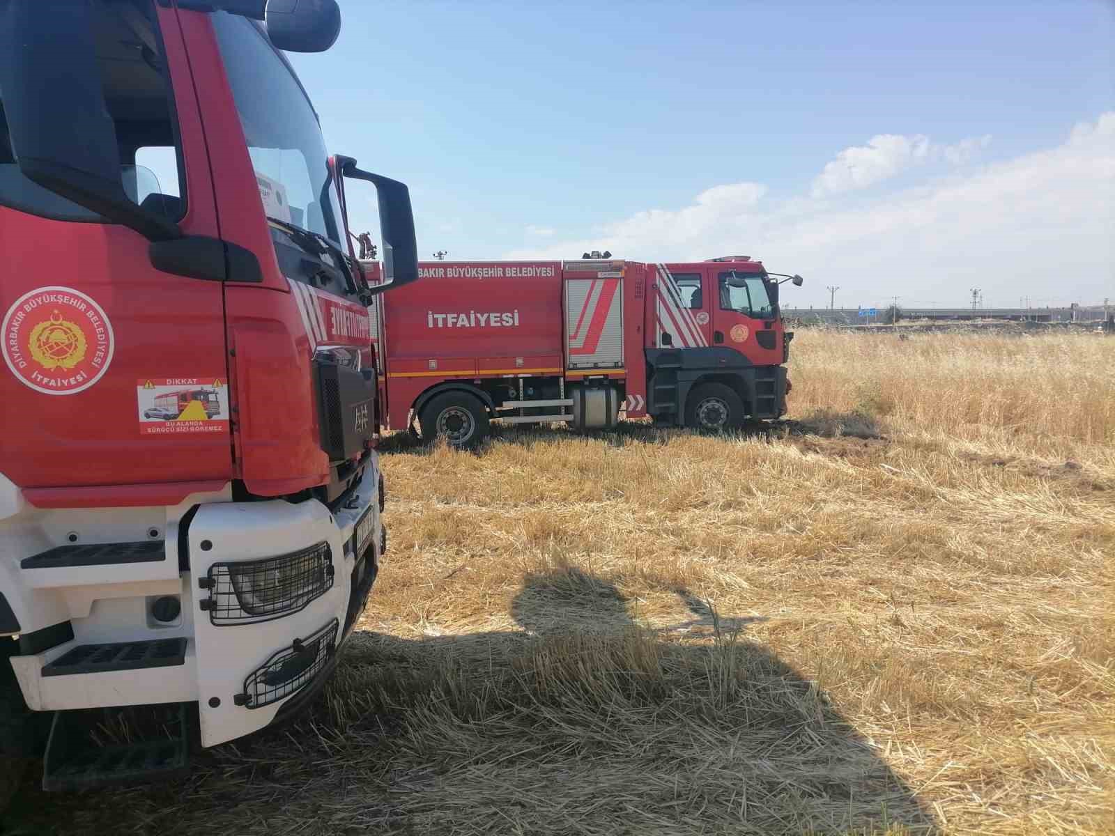 diyarbakir-da-aniz-yanginlarina-itfaiye-ekiplerinden-mudahale