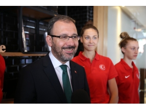 Bakan Kasapoğlu’ndan Beril Böcekler’e Tebrik