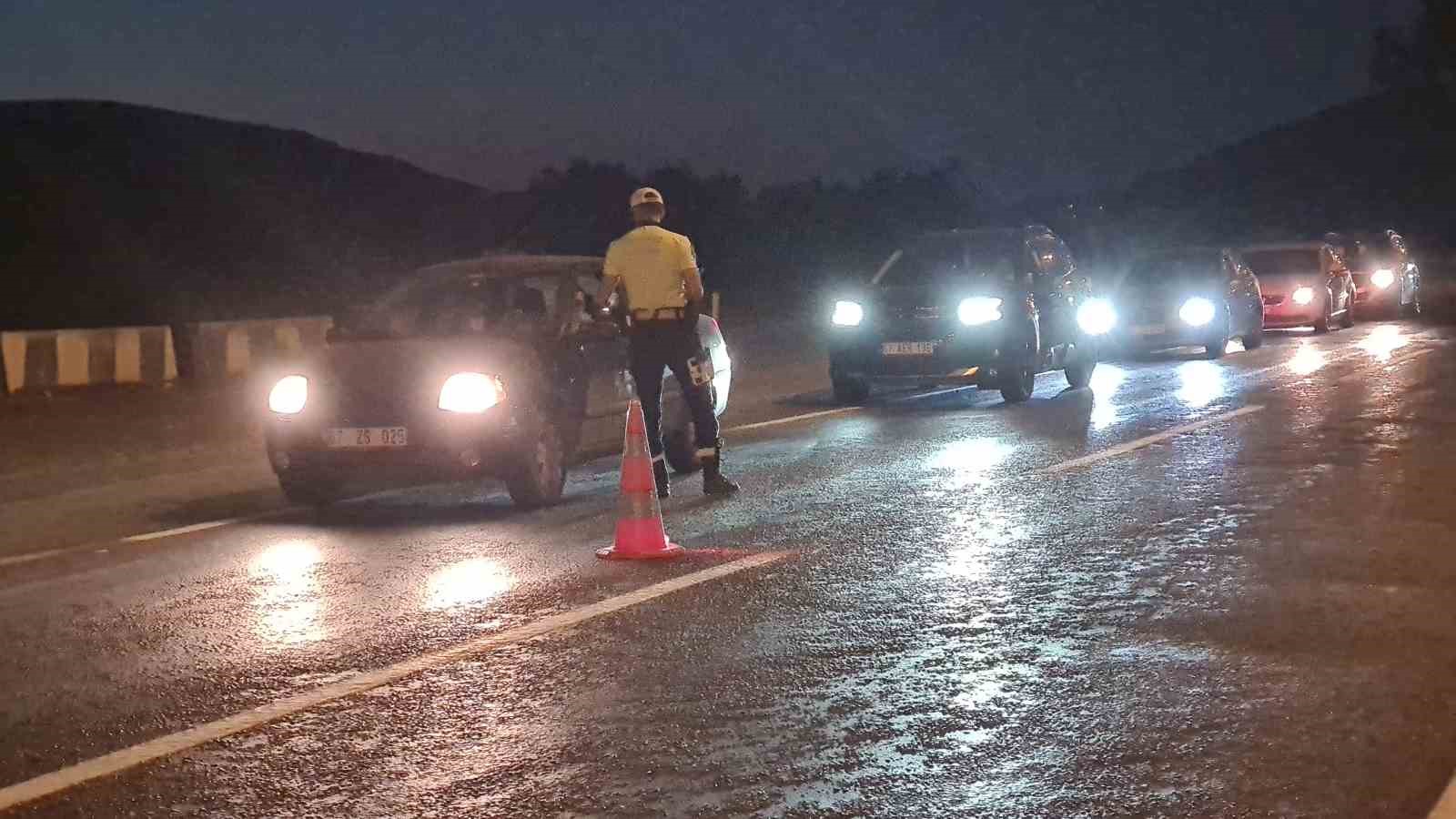 trafik-polislerinden-gece-denetimi