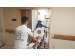 Kırmızı Işıkta Geçen Şarjlı Bisikletliye Araç Çarptı: 1 Yaralı