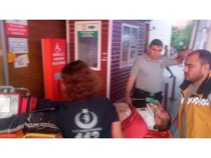 Römorkun Altında Kalan Genç Ağır Yaralandı