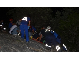 Selfie Çekerken Kayalıklara Düştü