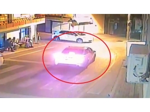 Eski Ortağını Kıraathane Önünde Silahla Yaraladı