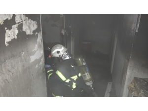 İki Kardeş Evde Tek Kaldığı Sırada Yangın Çıktı