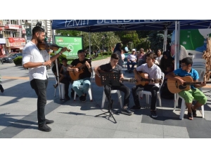 İzmit Sanatla Buluşuyor