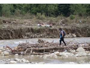 Köpekler Ve Drone’la Arama Çalışmaları Sürüyor