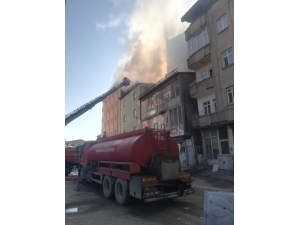 Yüksekova’da Korkutan Yangın