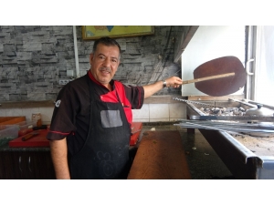 Kebabı Türkü İle Yapıyor Serviste Konser Veriyor